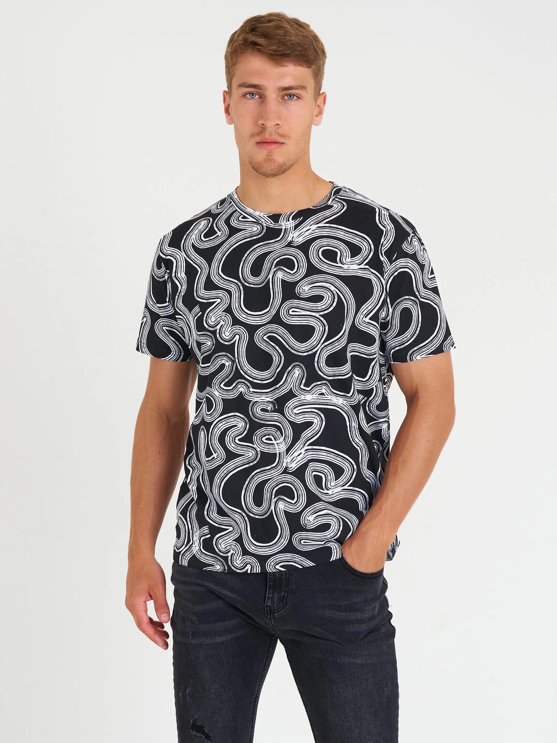 Men Curve Print T-shirt