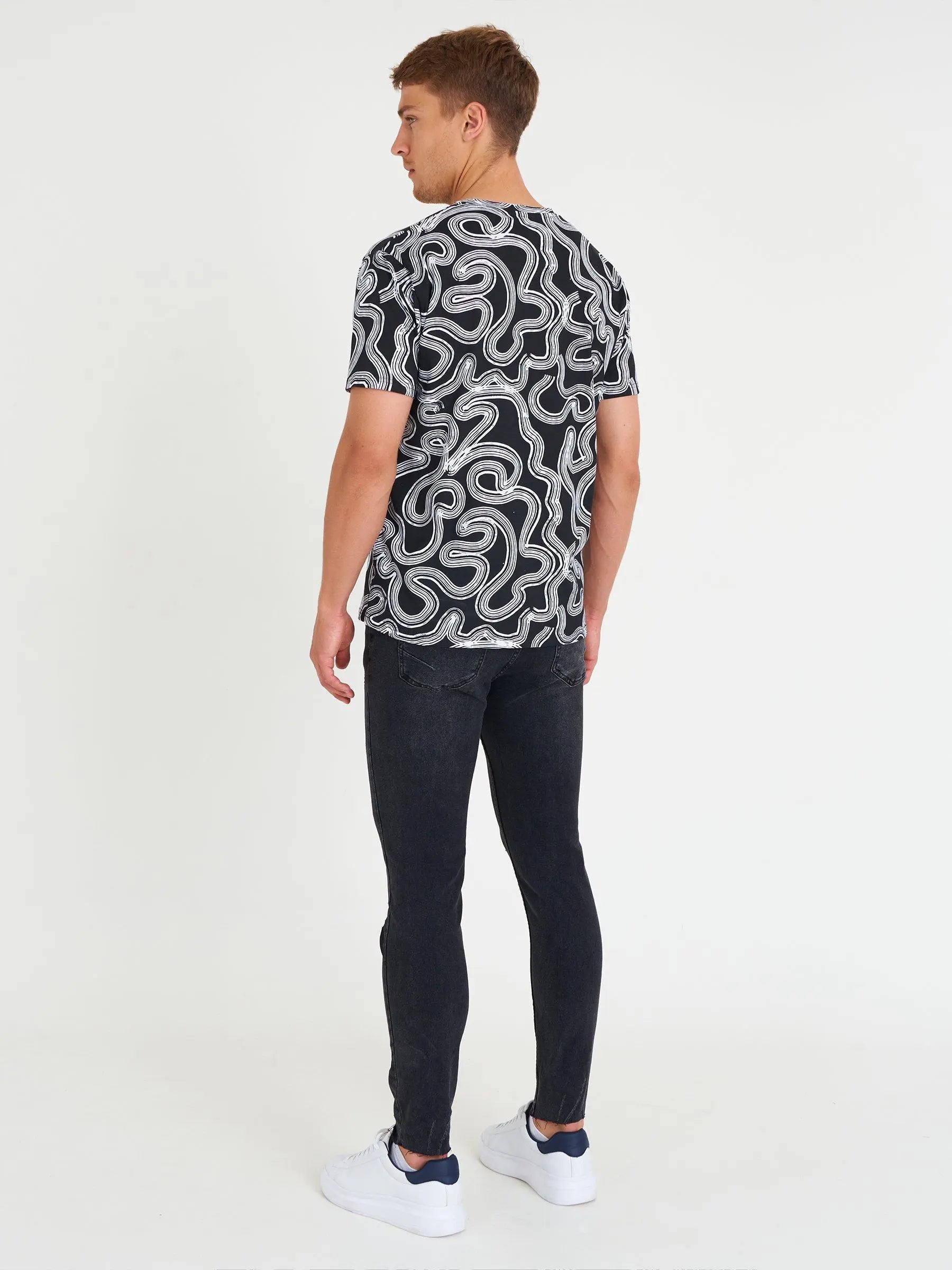 Men Curve Print T-shirt